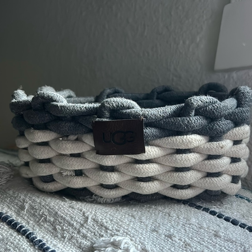 UGG Basket